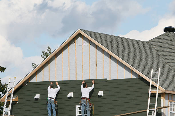 Professional Siding technician working in McHenry, MD